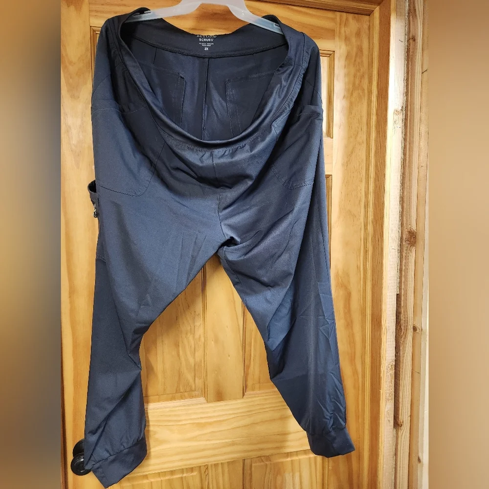 Pewter Jogger Scrub Set - Picture 3 of 5